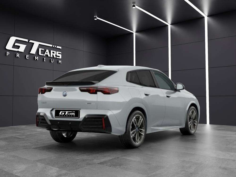 BMW iX2 xDrive 30 2025 gris - foto 3