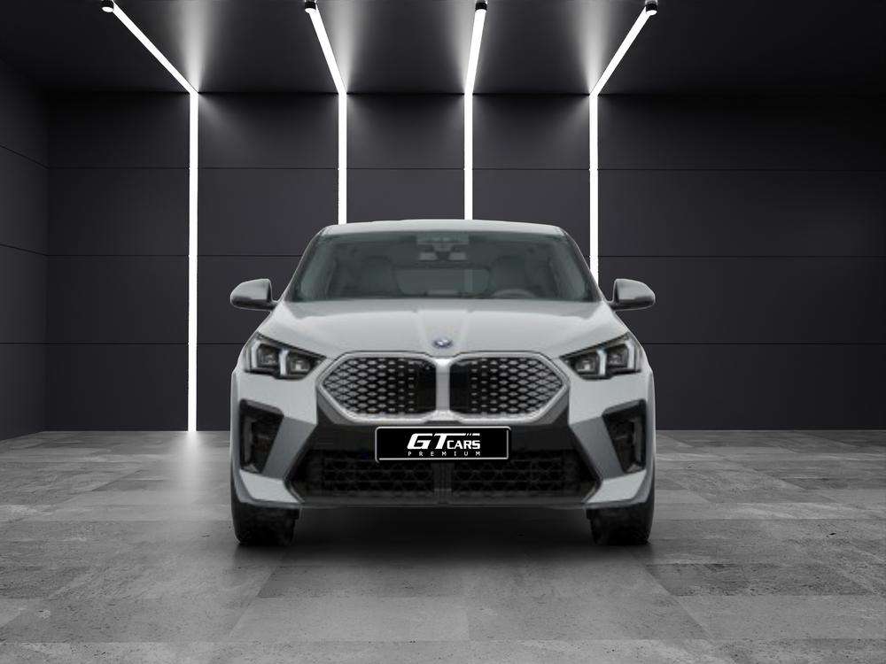 BMW iX2 xDrive 30 2025 gris - foto 5