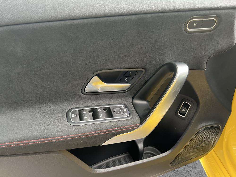 Mercedes-Benz Clase A 250e AMG 2021 amarillo - foto 15