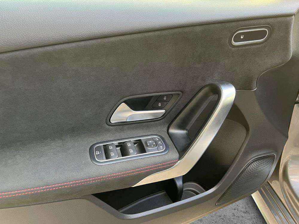 Mercedes-Benz Clase A 180 AMG 2022 gris montaña - foto 11