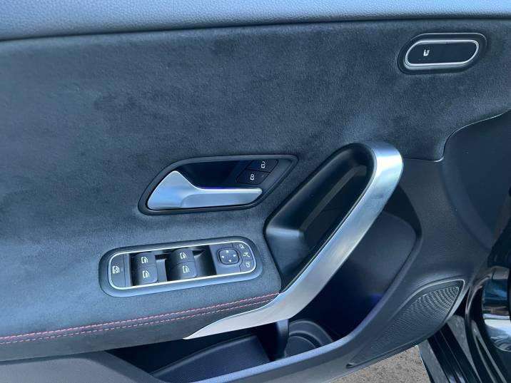 Mercedes-Benz Clase A 250e AMG 2021 negro - foto 13