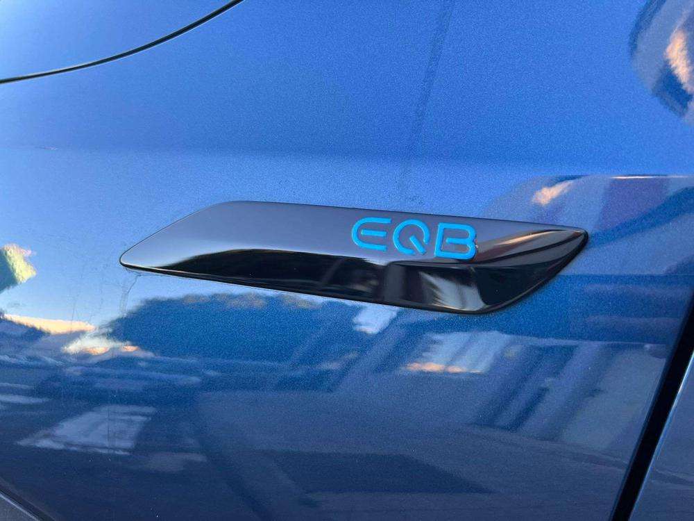 Mercedes-Benz EQB 300 AMG 4Matic 2022 azul - foto 6