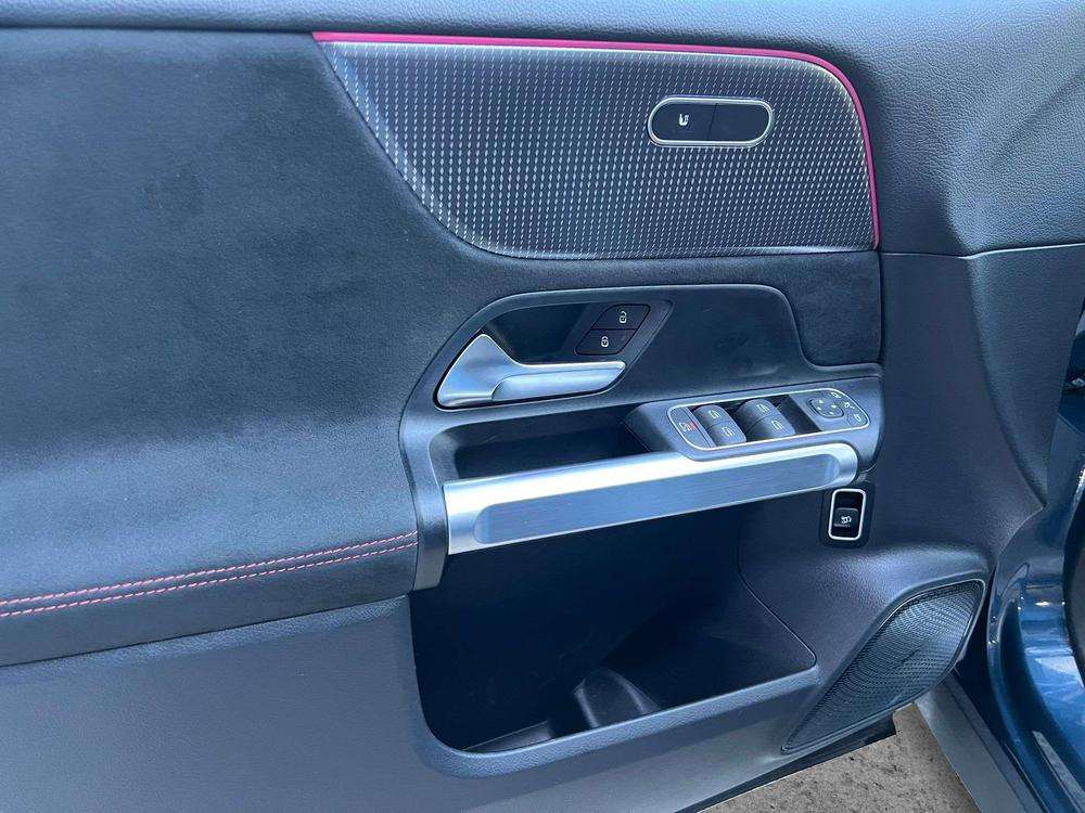 Mercedes-Benz EQB 300 AMG 4Matic 2022 azul - foto 14