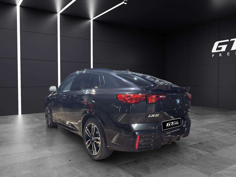 BMW iX2 xDrive30 2024 negro - foto 3