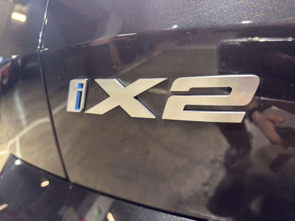 BMW iX2 xDrive30 2024 negro - foto 8