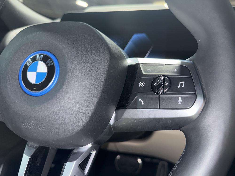 BMW iX2 xDrive30 2024 negro - foto 12