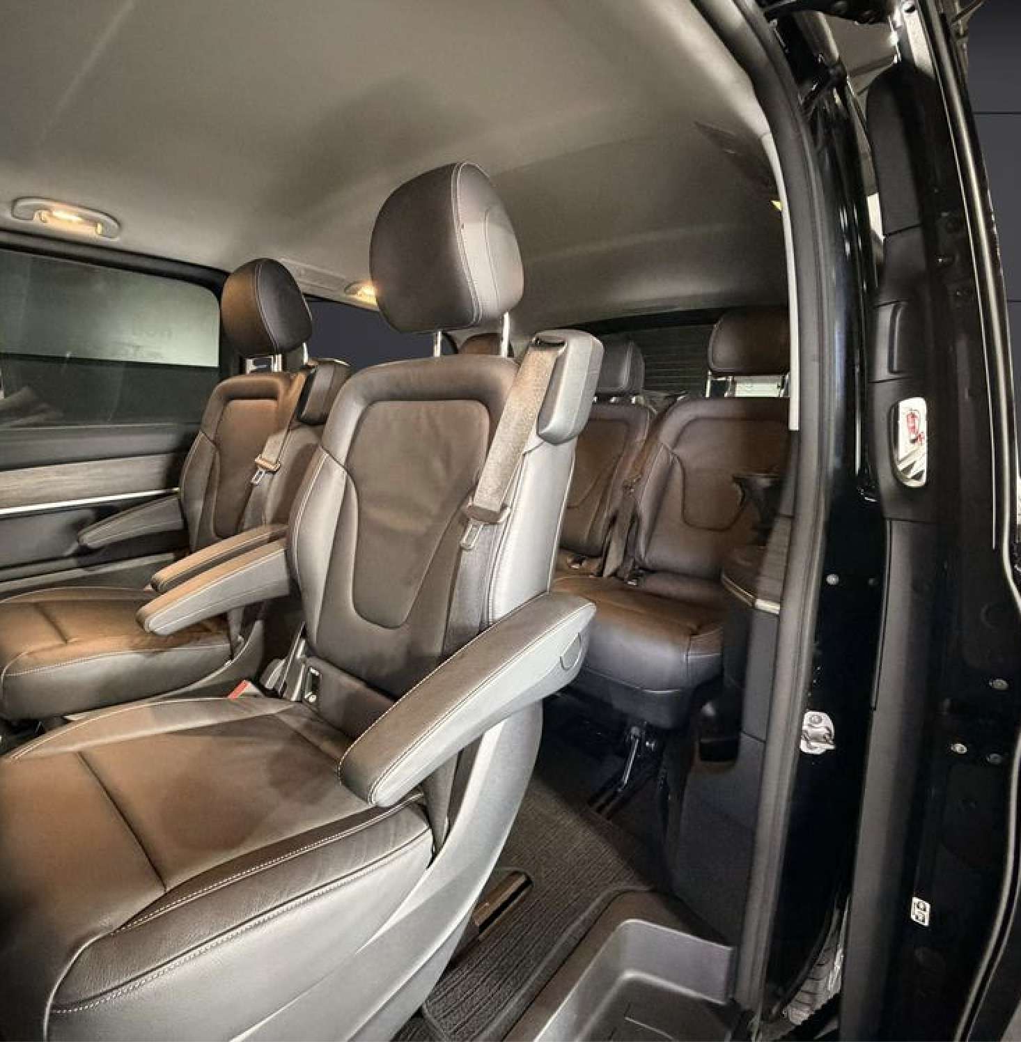 Mercedes-Benz V 250d 2025 negro - foto 15