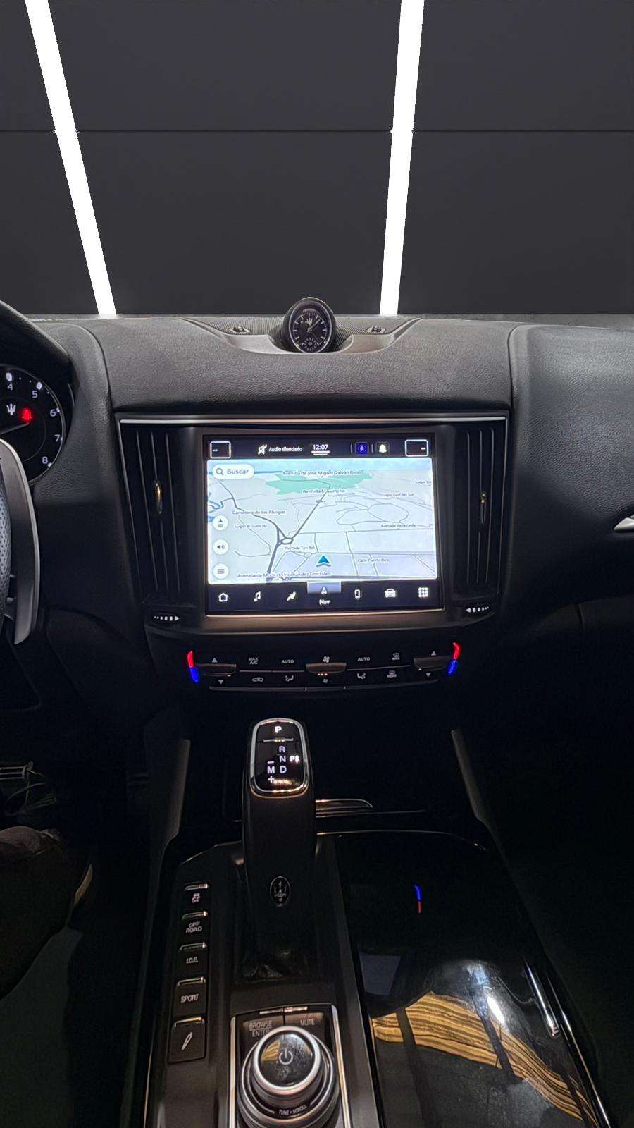 Maserati Levante  GT Hybrid 2022 gris - foto 10