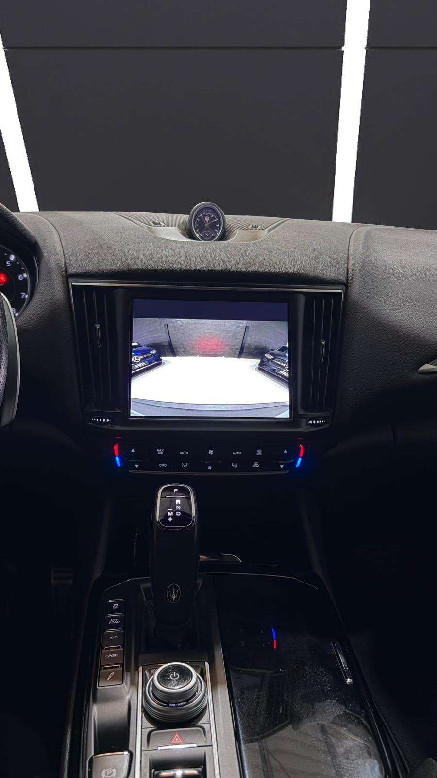 Maserati Levante  GT Hybrid 2022 gris - foto 11