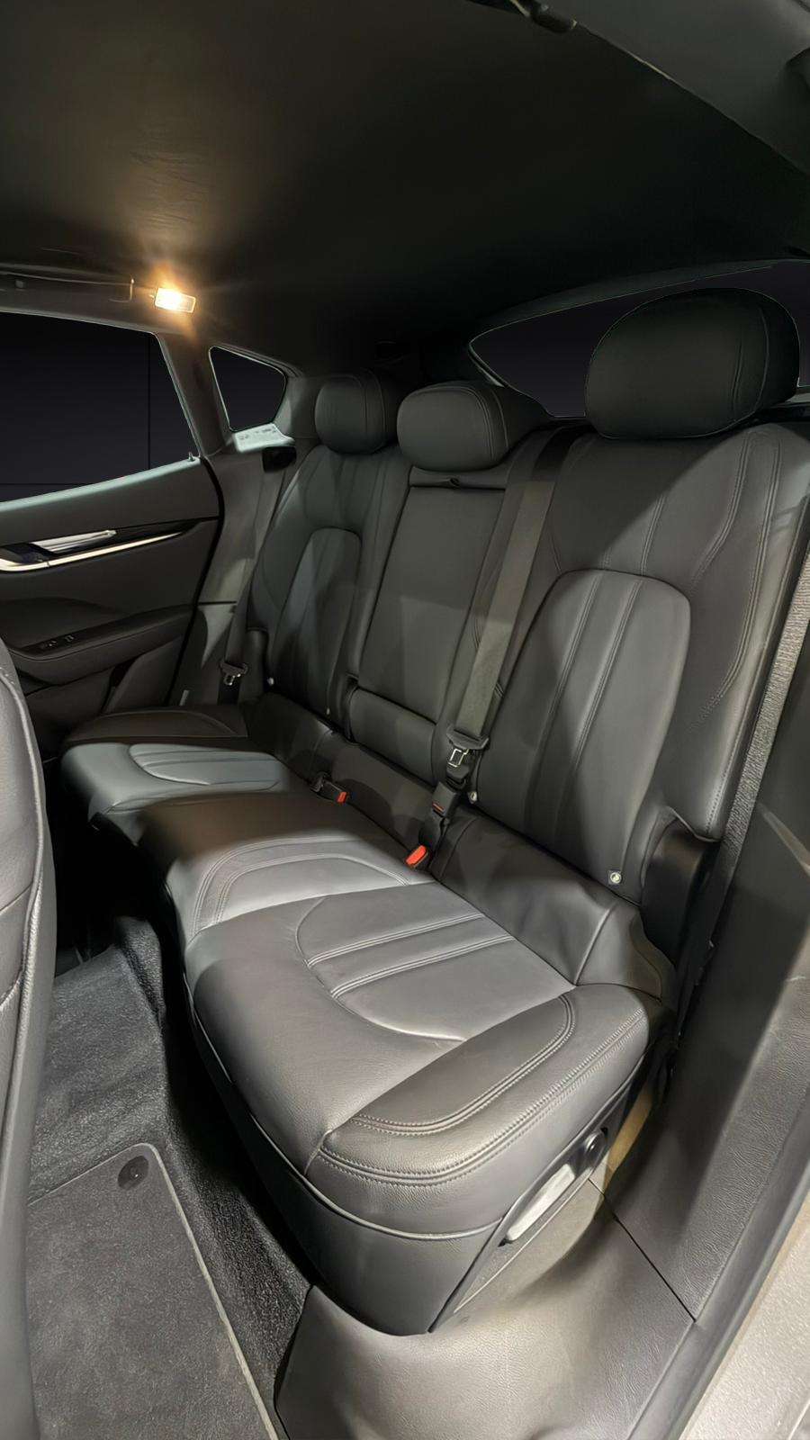Maserati Levante  GT Hybrid 2022 gris - foto 12
