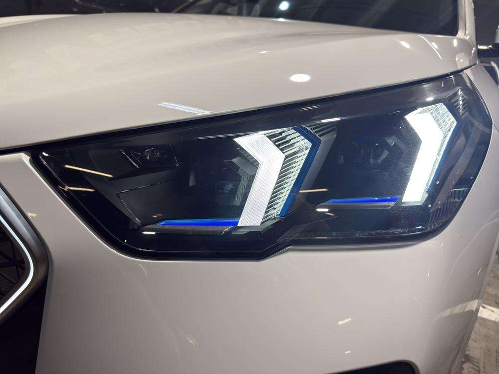 BMW iX2 xDrive30 2024 blanco - foto 6