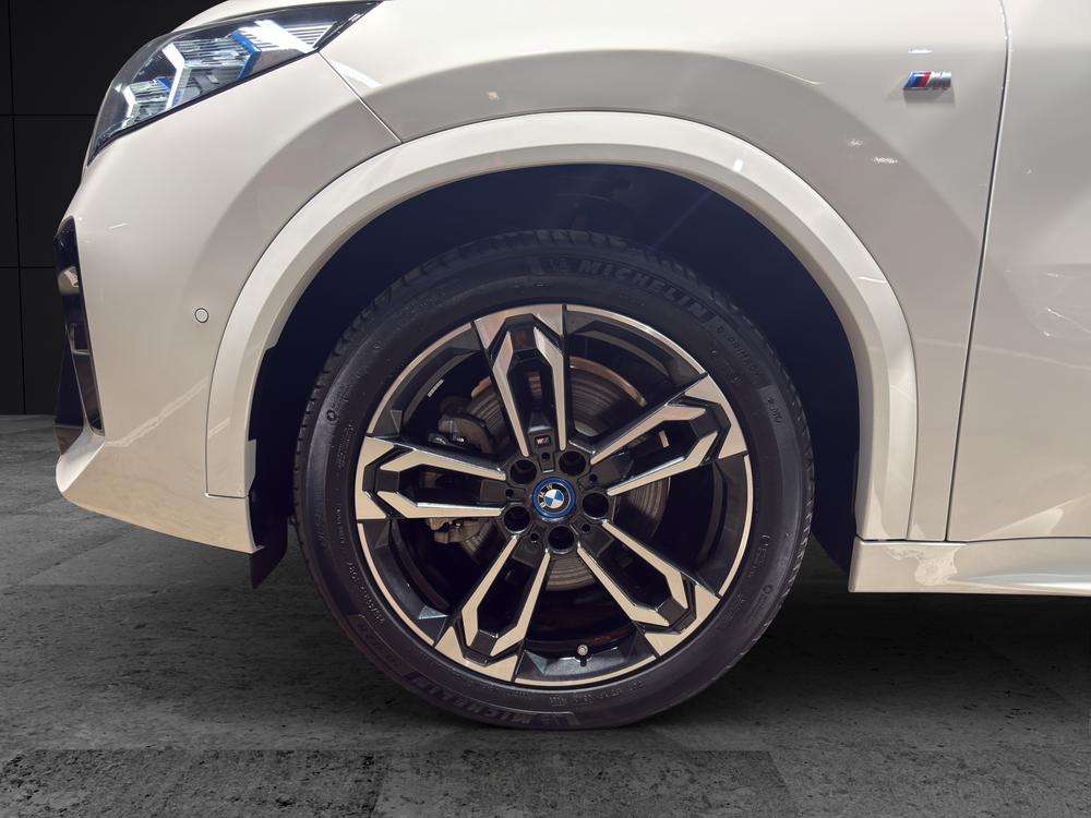 BMW iX2 xDrive30 2024 blanco - foto 8