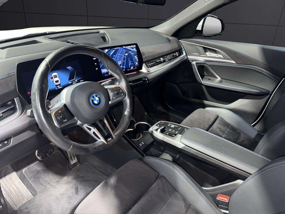 BMW iX2 xDrive30 2024 blanco - foto 9