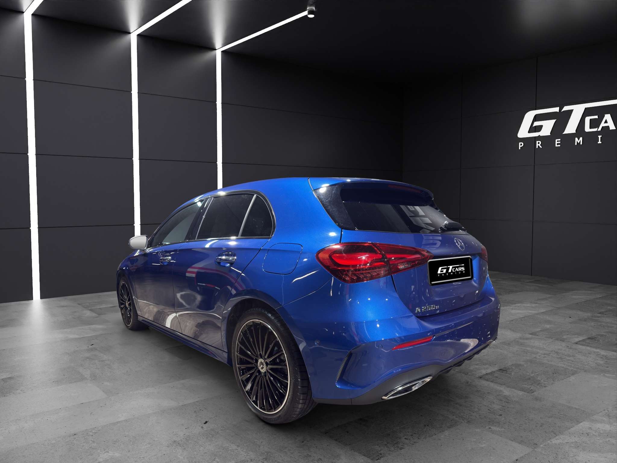 Mercedes-Benz Clase A 250e AMG 2024 azul espectral - foto 2