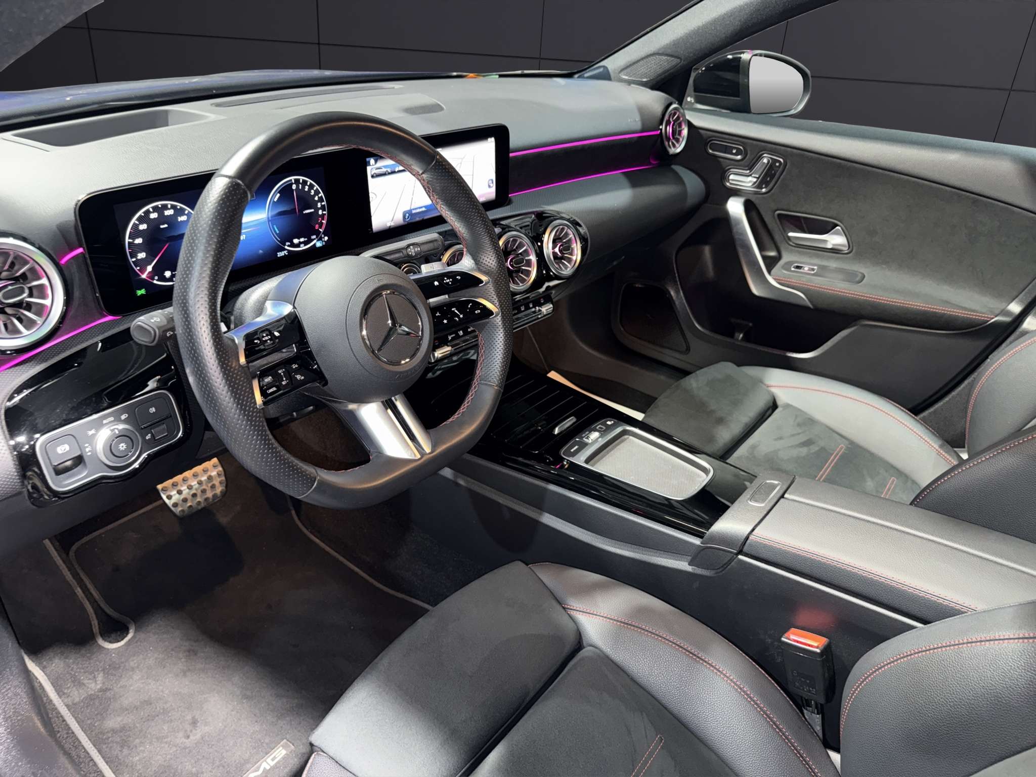 Mercedes-Benz Clase A 250e AMG 2024 azul espectral - foto 7