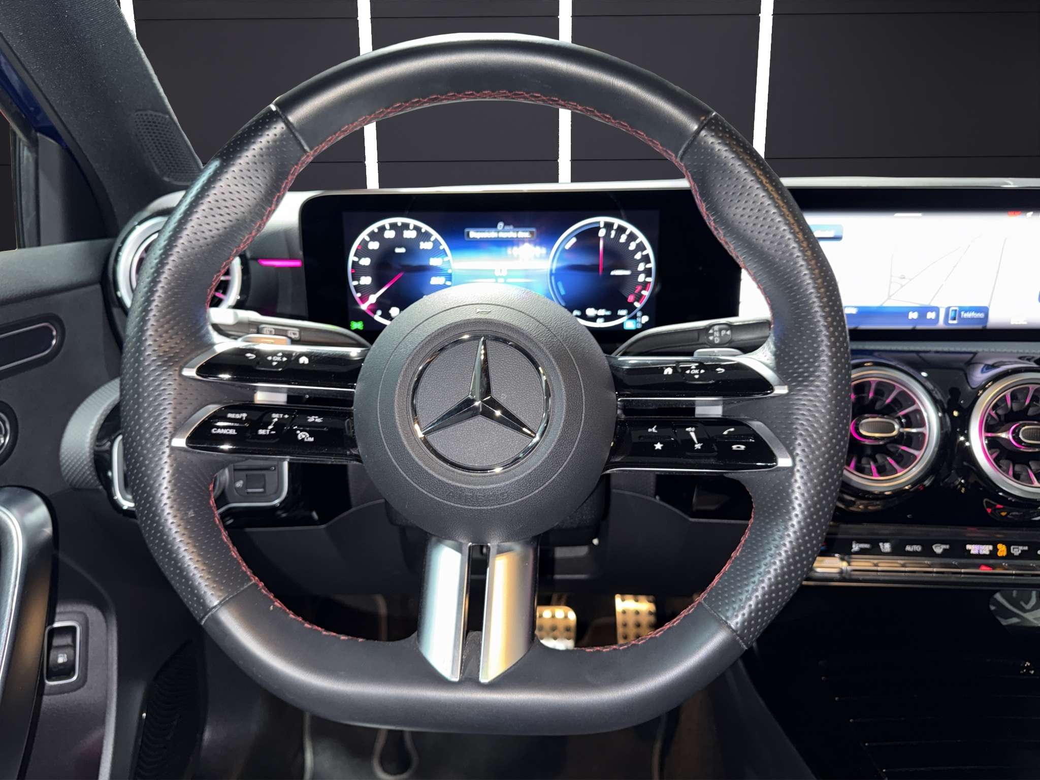 Mercedes-Benz Clase A 250e AMG 2024 azul espectral - foto 8