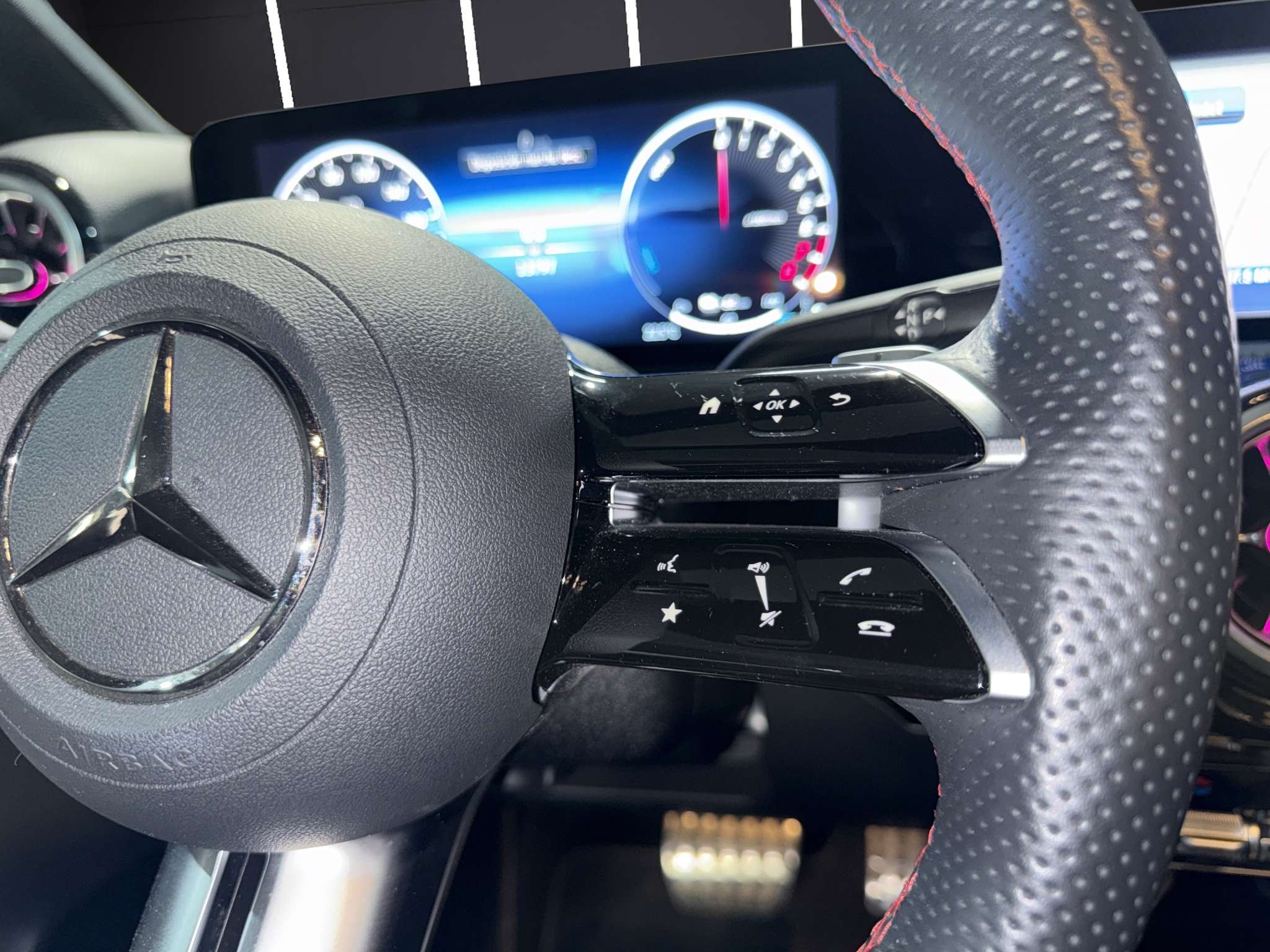 Mercedes-Benz Clase A 250e AMG 2024 azul espectral - foto 9