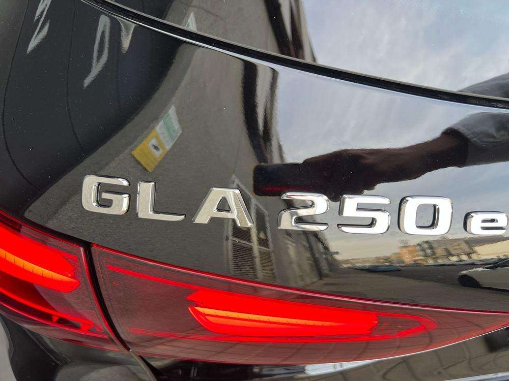 Mercedes-Benz GLA 250e AMG 2023 negro - foto 7