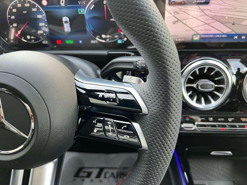 Mercedes-Benz GLA 250e AMG 2023 negro - foto 11