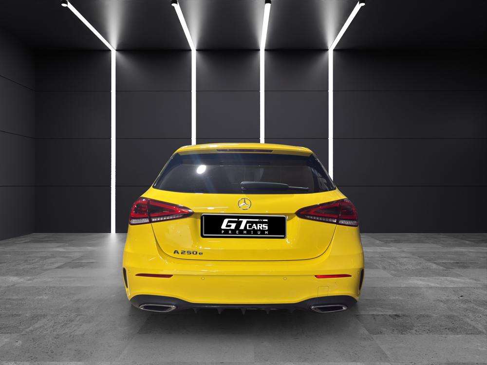 Mercedes-Benz Clase A 250e AMG 2022 amarillo - foto 4