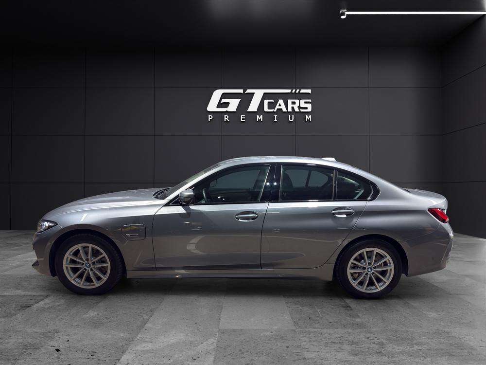 BMW Serie 3 320e 2024 gris - foto 2