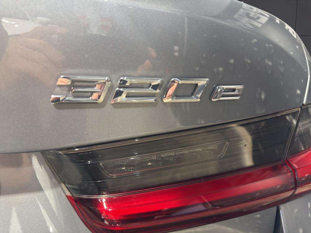 BMW Serie 3 320e 2024 gris - foto 8