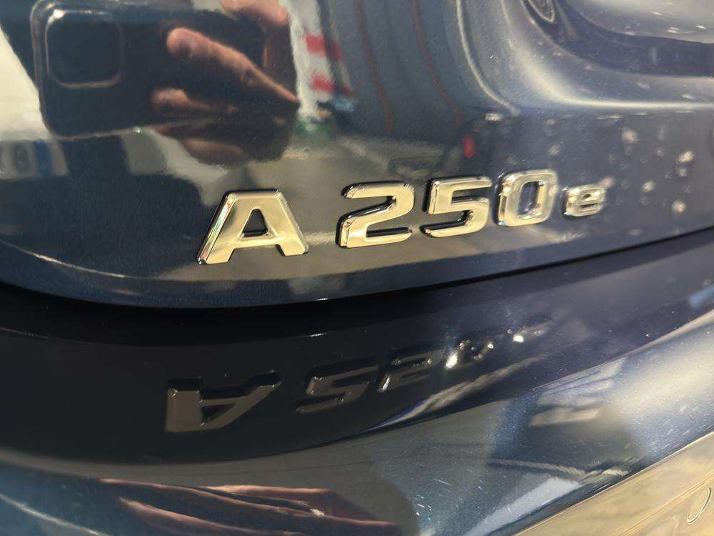 Mercedes-Benz Clase A 250e AMG 2022 azul denim - foto 8