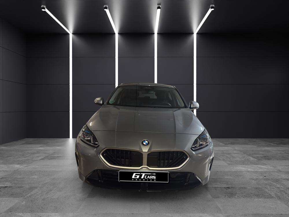 BMW Serie 1 118d 2025 gris - foto 4