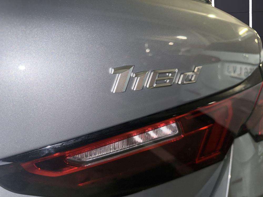 BMW Serie 1 118d 2025 gris - foto 8