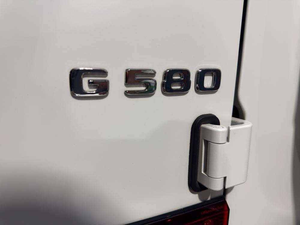 Mercedes-Benz Clase G 580 2024 blanco - foto 8