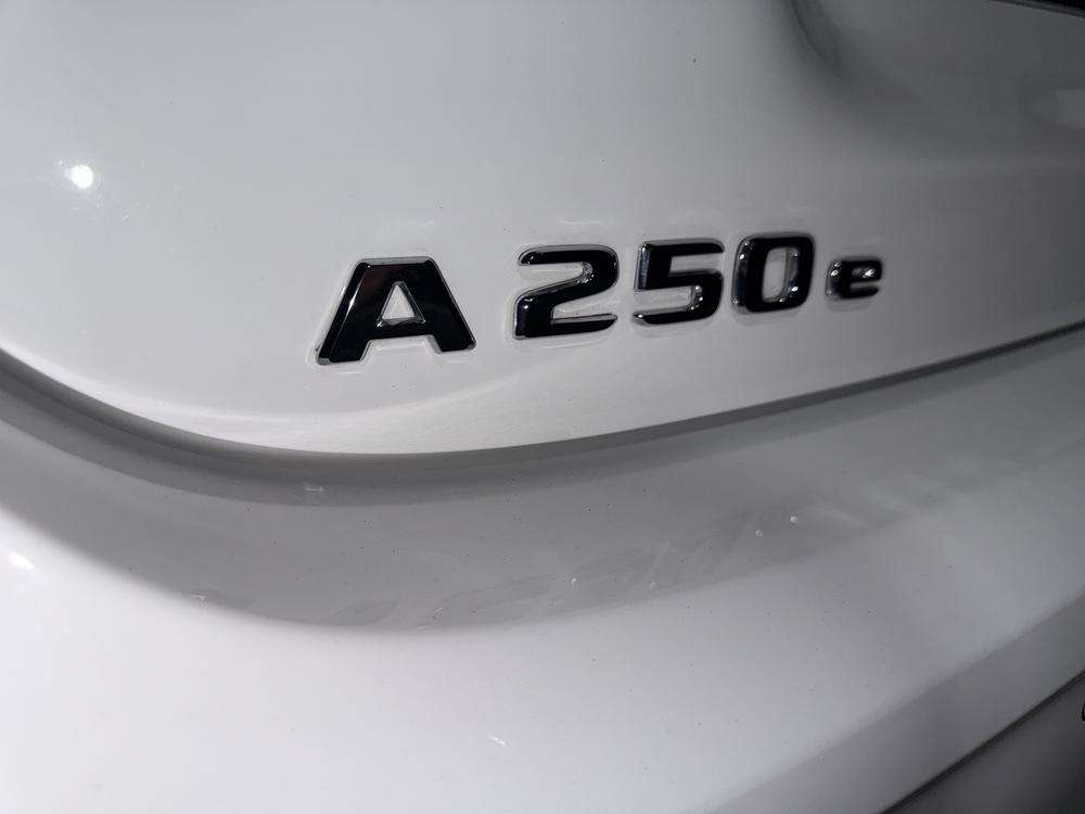 Mercedes-Benz Clase A 250e AMG 2023 blanco - foto 8