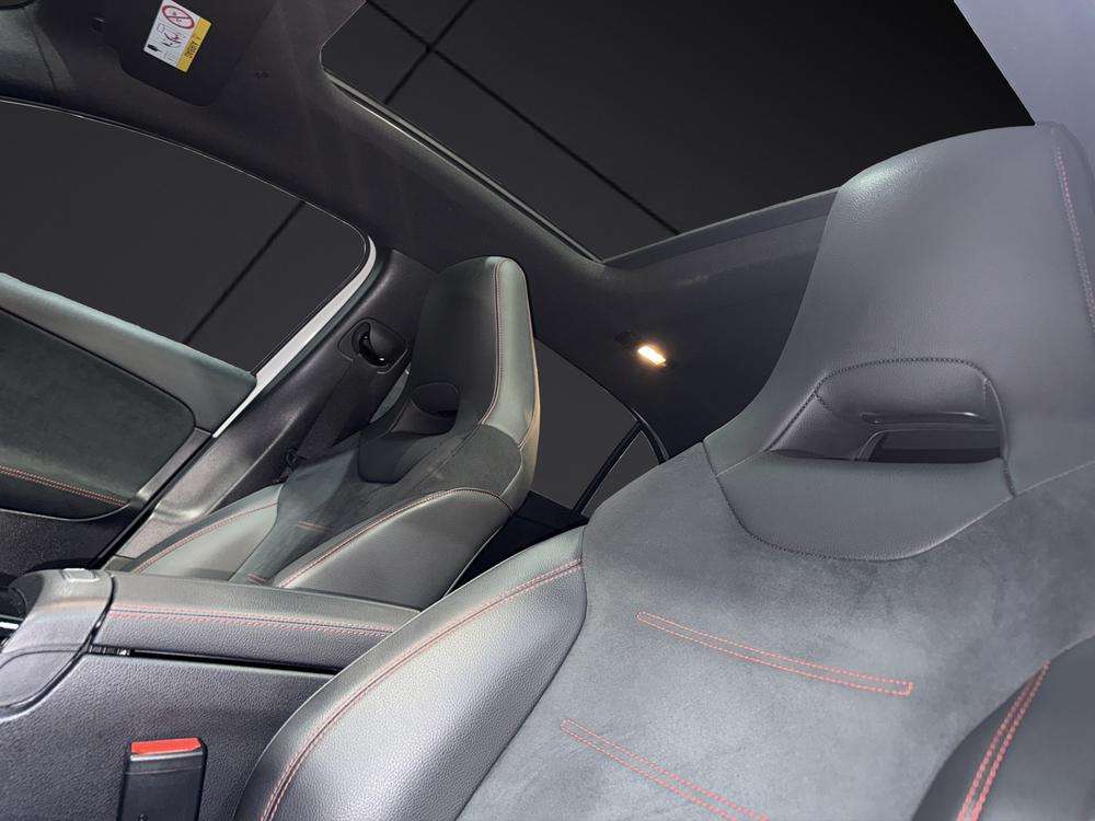 Mercedes-Benz Clase A 250e AMG 2023 blanco - foto 18