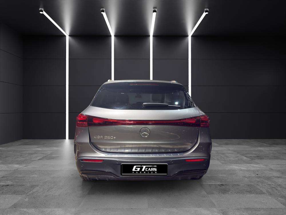 Mercedes-Benz EQA 250+ AMG 2025 gris - foto 4