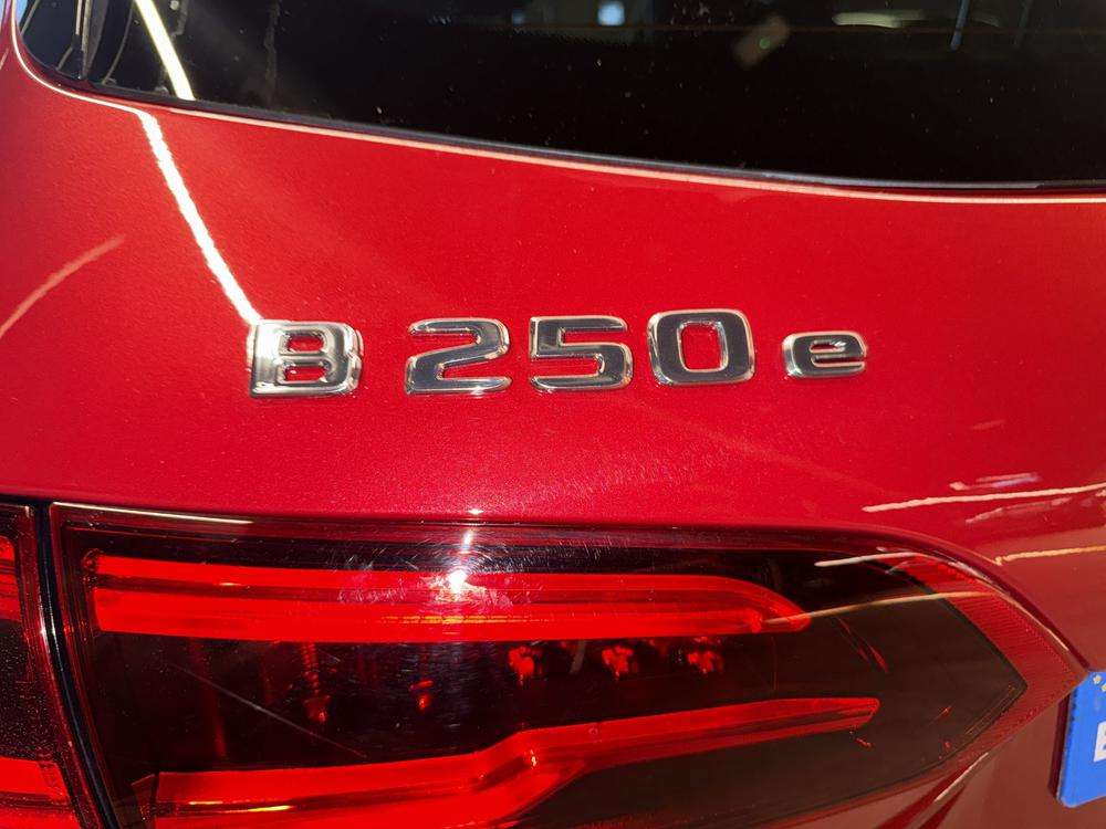 Mercedes-Benz Clase B 250e AMG 2022 rojo patagonia - foto 8