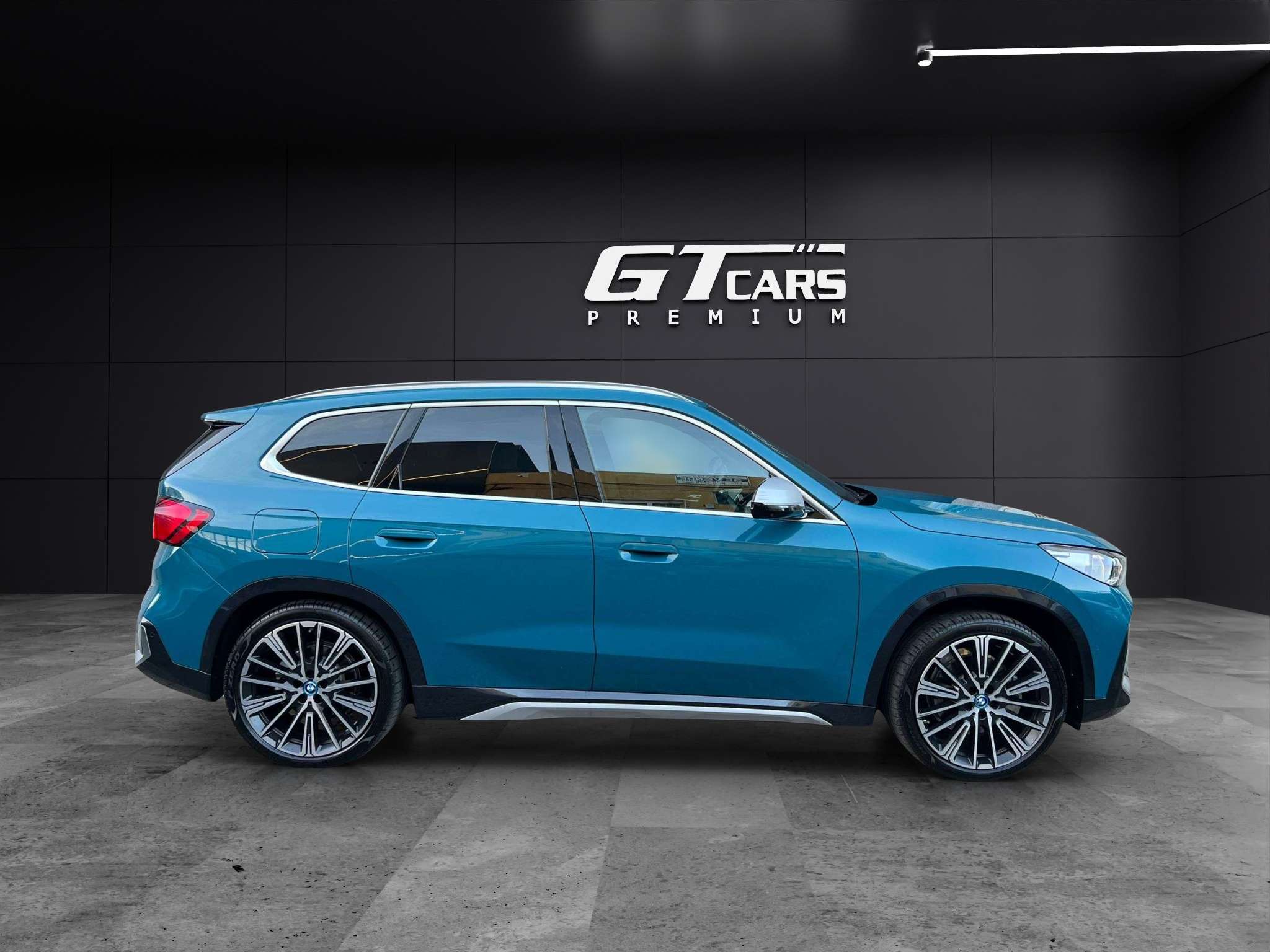 BMW IX1 xDrive 30 2023 azul - foto 4