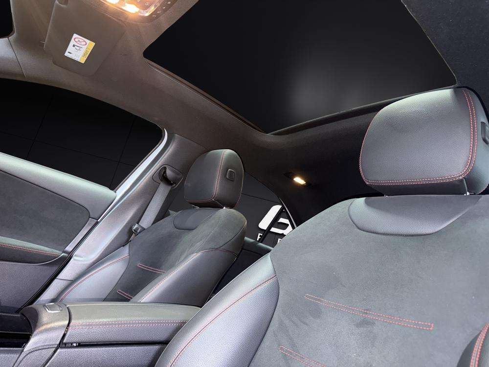 Mercedes-Benz Clase A Sedan 250e AMG 2022 blanco - foto 17