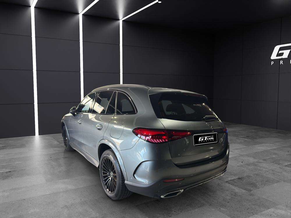 Mercedes-Benz GLC SUV 300e AMG 2022 gris montaña - foto 3