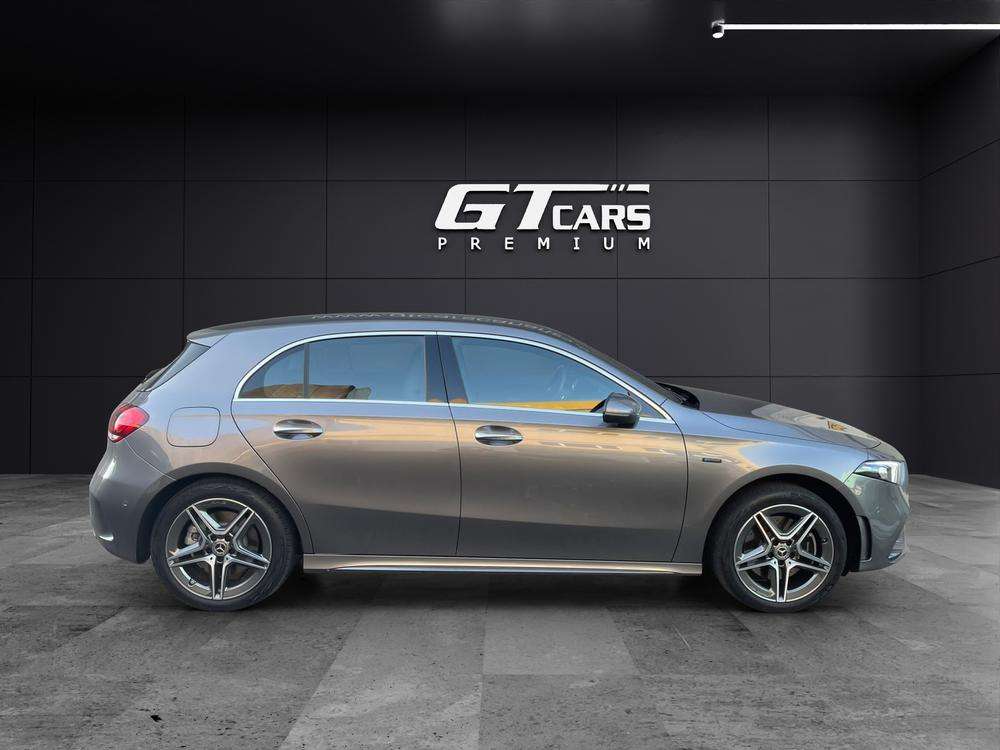 Mercedes-Benz Clase A 250e AMG 2023 gris montaña - foto 2