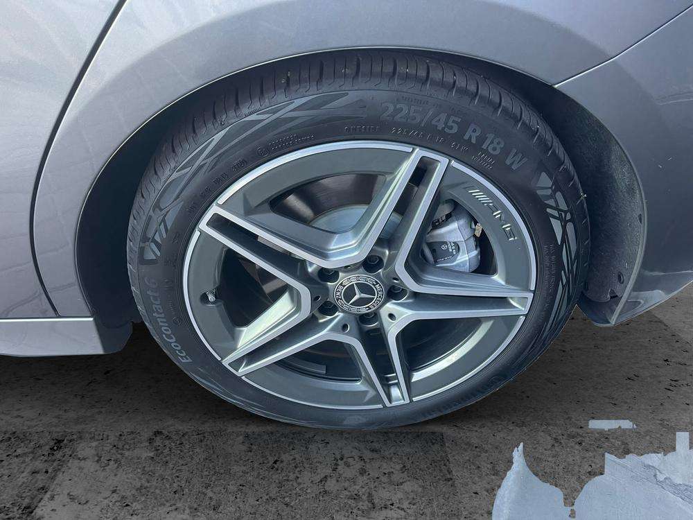 Mercedes-Benz Clase A 250e AMG 2023 gris montaña - foto 6
