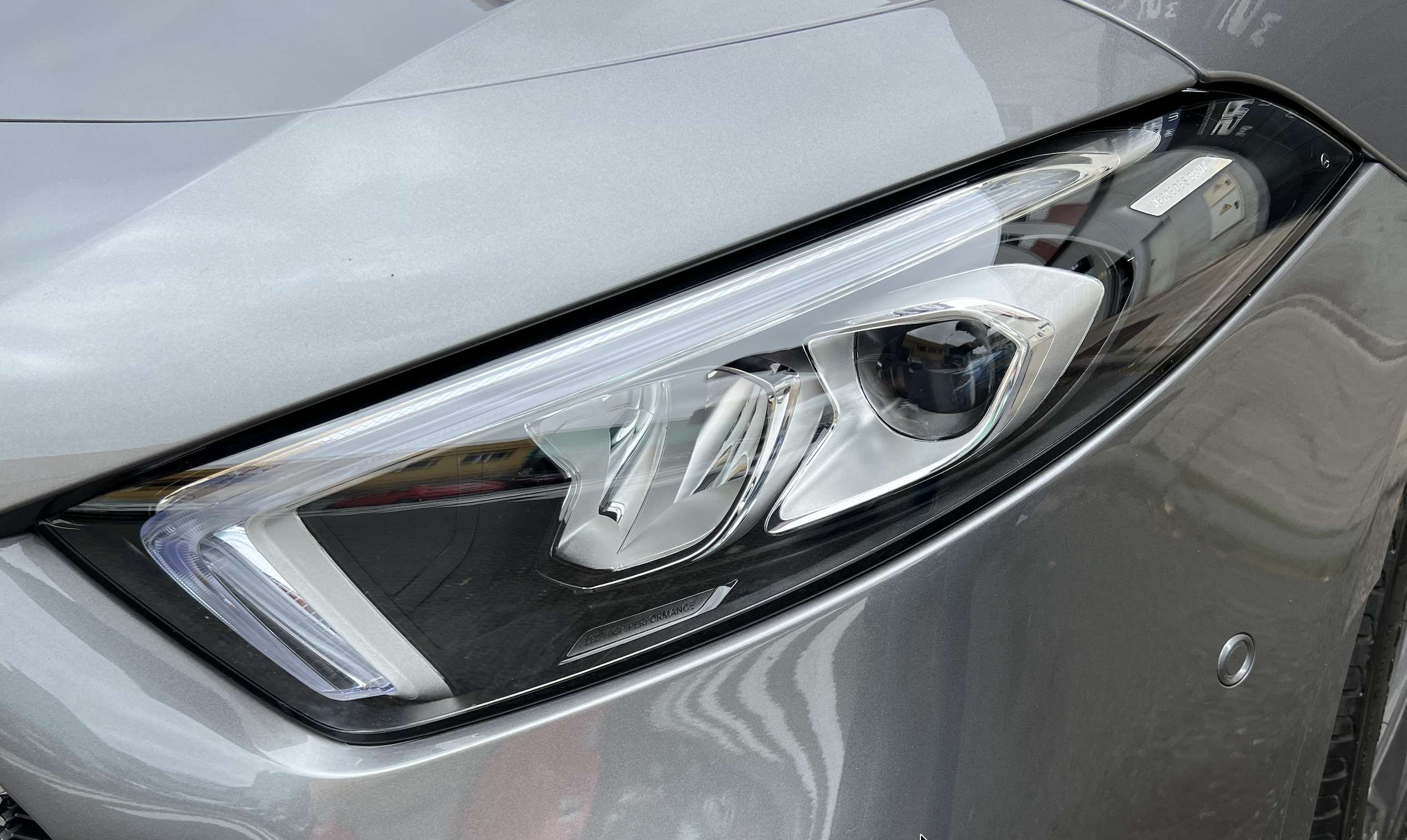 Mercedes-Benz Clase A 250e AMG 2023 gris montaña - foto 5