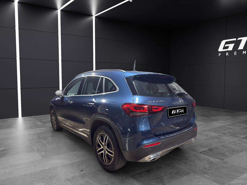 Mercedes-Benz GLA 250e Progressive 2021 azul denim - foto 4