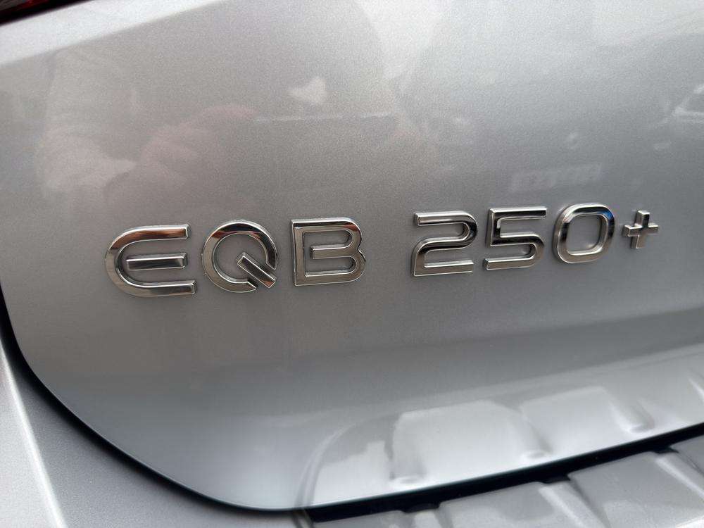 Mercedes-Benz EQB 250+ AMG 2025 plata - foto 8