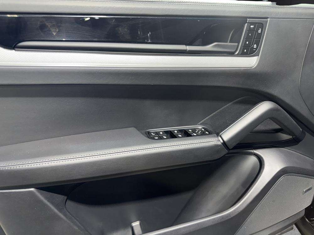 Porsche Cayenne Coupé E-Hybrid 2024 negro - foto 14