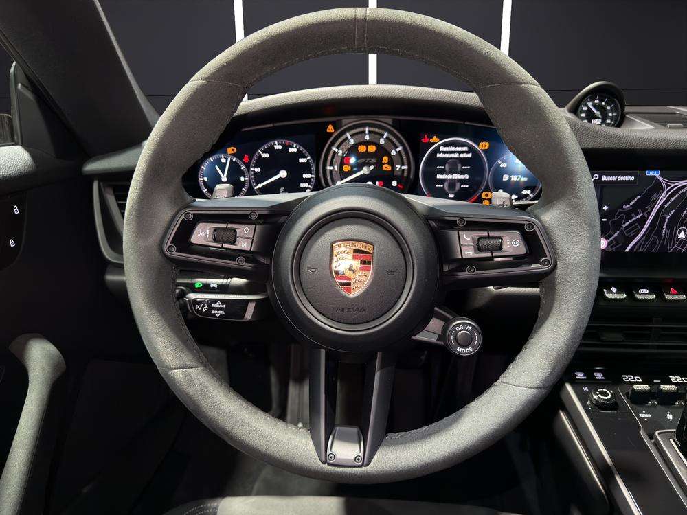 Porsche 911 GTS 2022 negro - foto 10