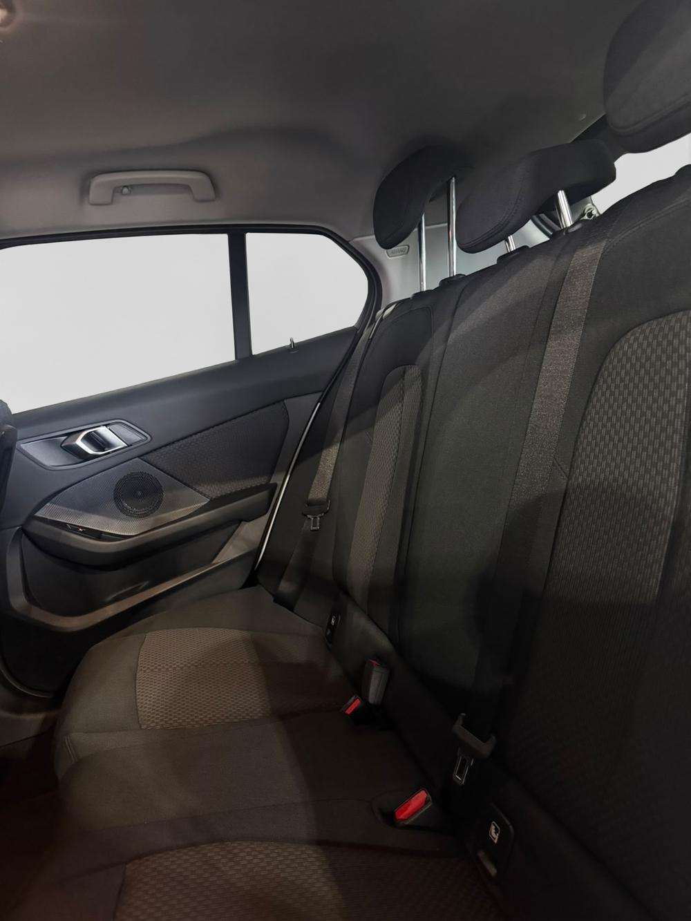 BMW Serie 1 118i 2022 blanco - foto 12