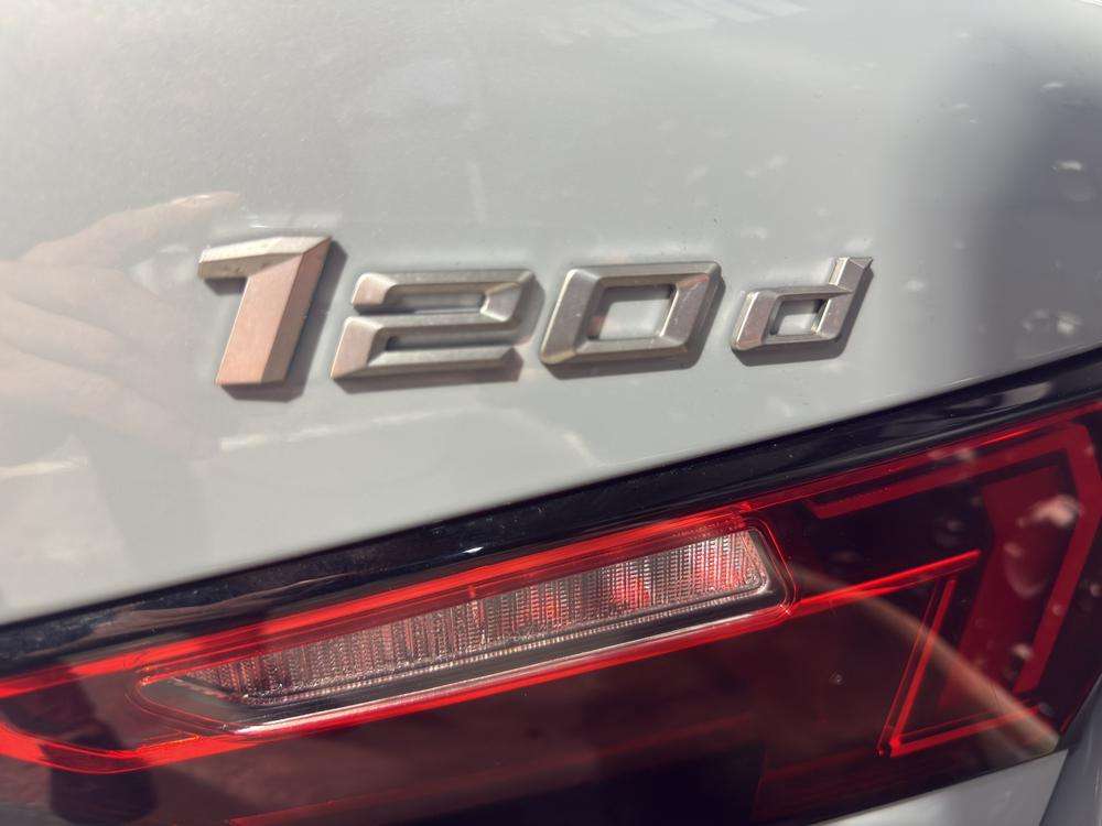 BMW Serie 1 120d 2025 gris - foto 8