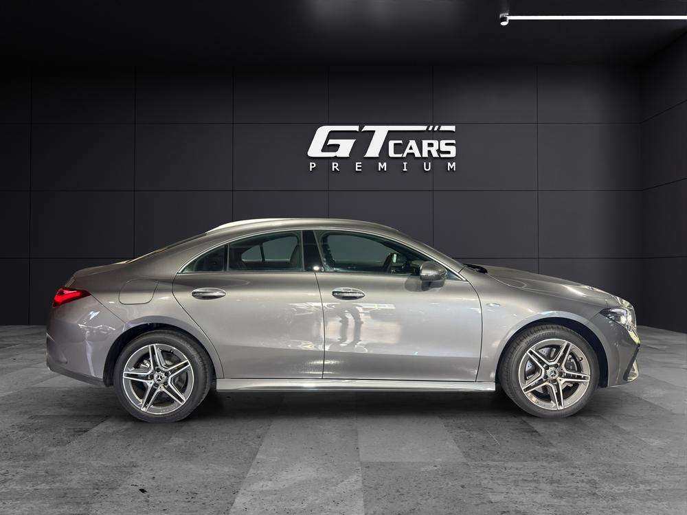 Mercedes-Benz CLA 250e AMG 2025 gris montaña - foto 2