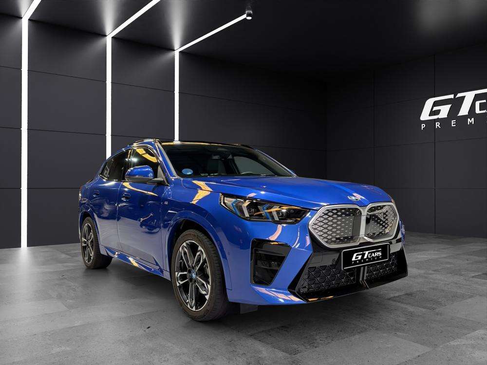 BMW iX2 eDrive 20 M 2024 azul - foto 6