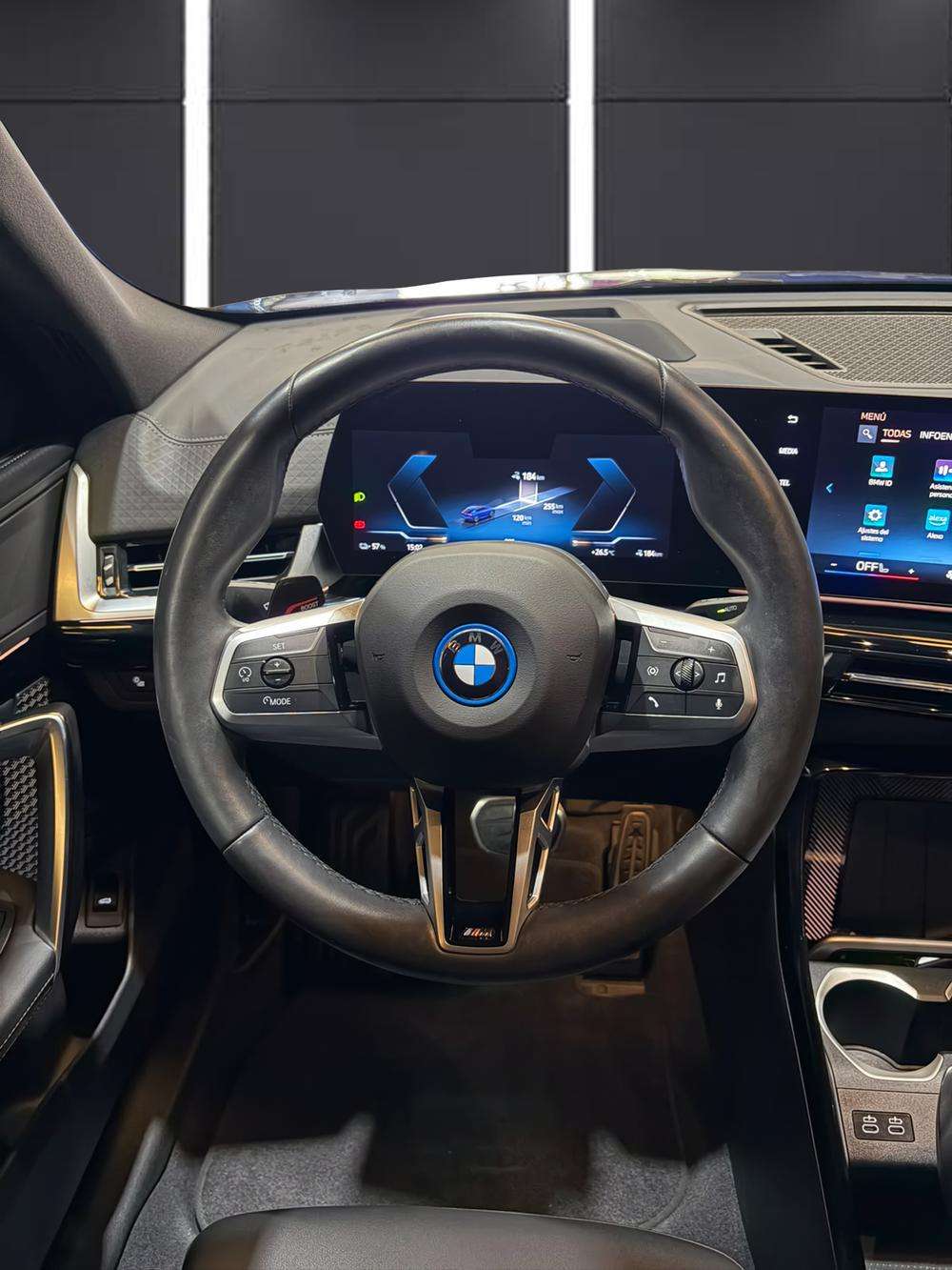 BMW iX2 eDrive 20 M 2024 azul - foto 10