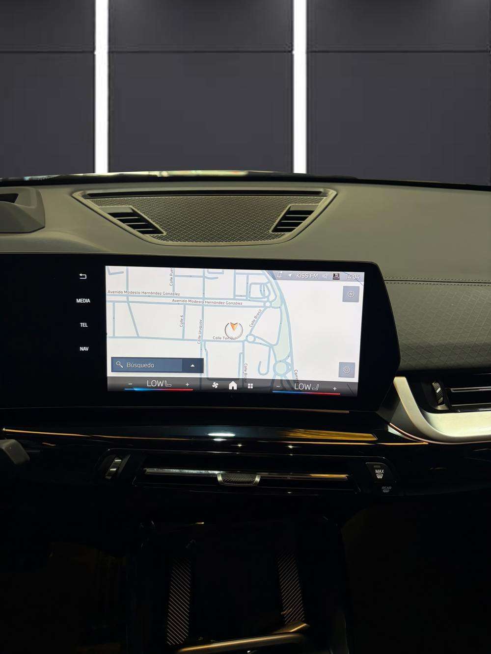 BMW iX2 eDrive 20 M 2024 azul - foto 11